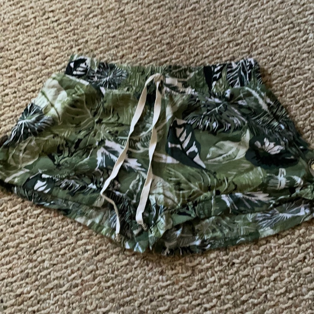 Small Miami leafy Flowy shirts
